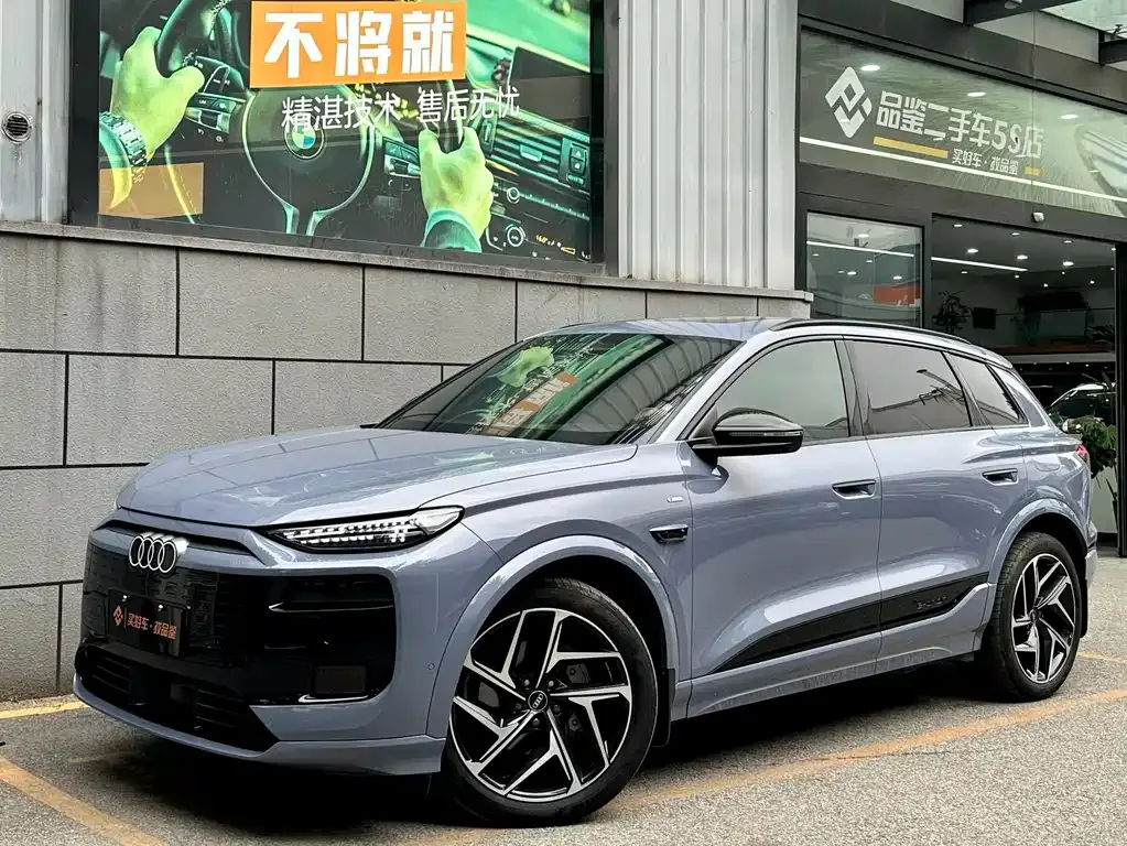 Audi Q6L e-tron — фото 1
