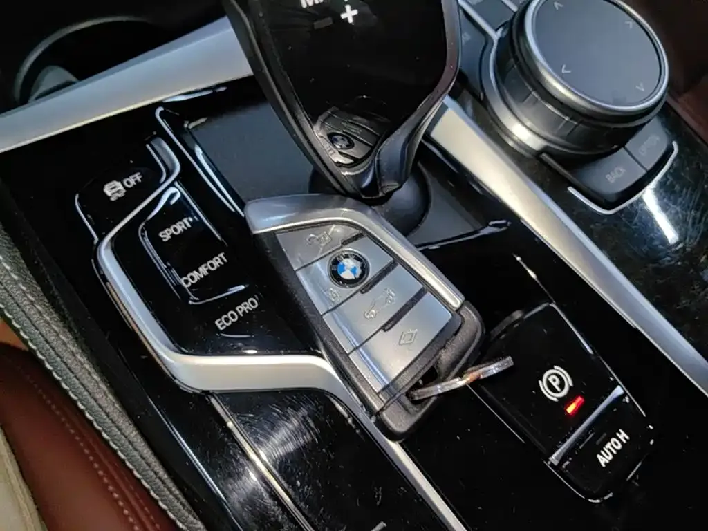 BMW 5 Series — фото 4