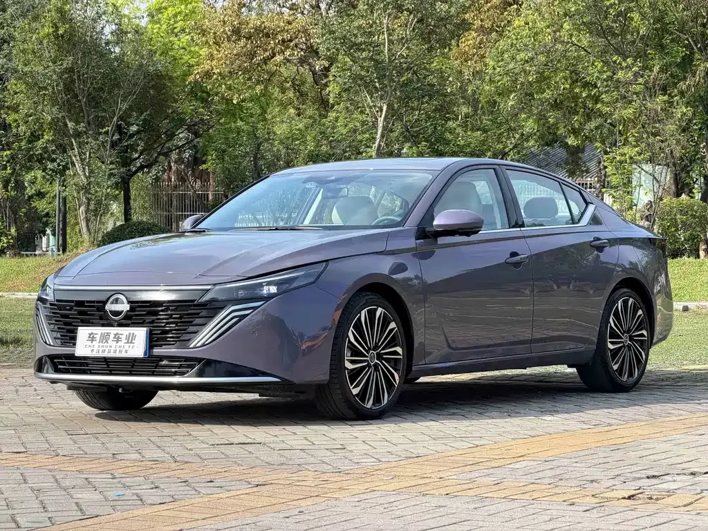 Nissan Teana — фото 1
