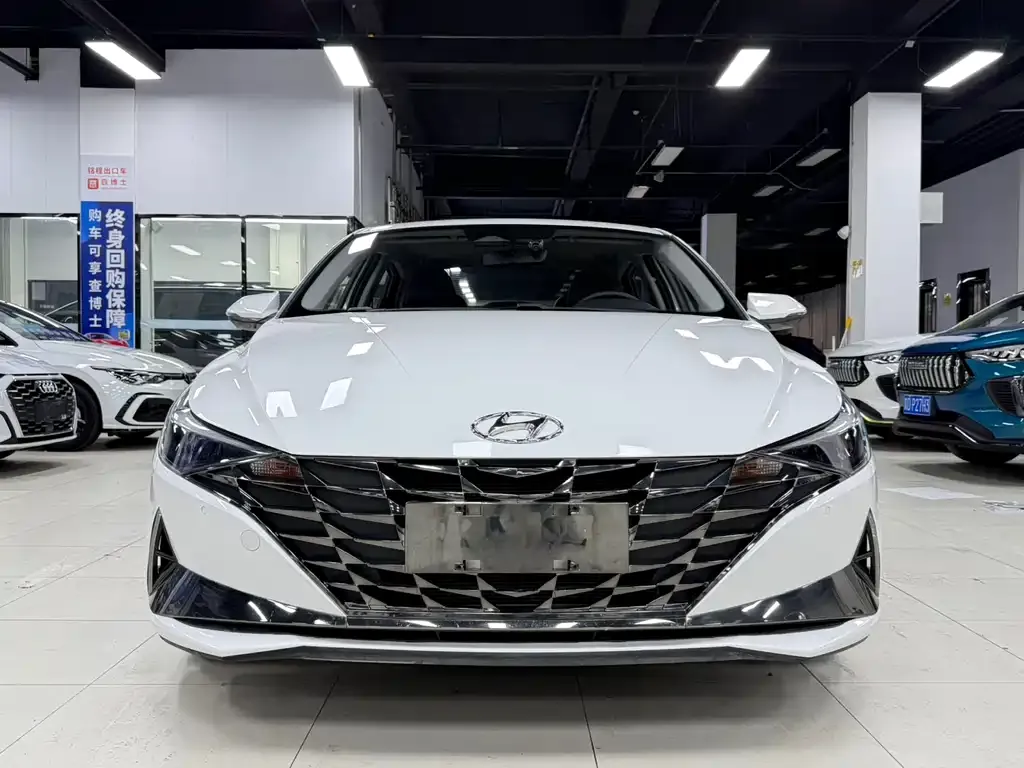 Hyundai Elantra — фото 3