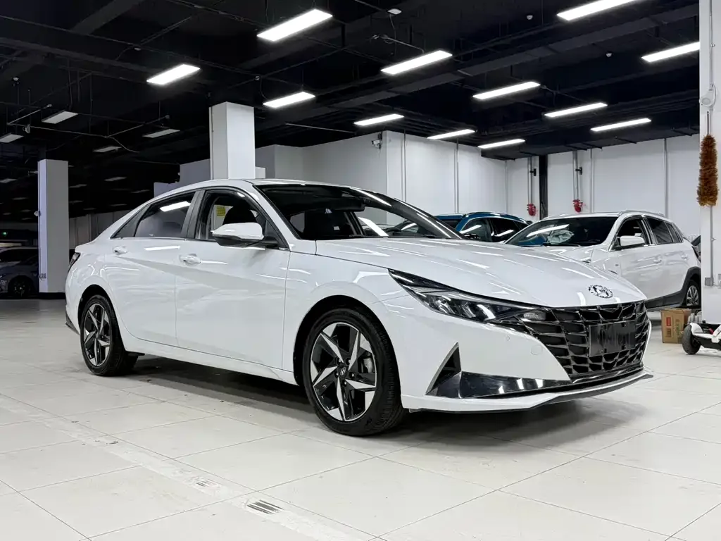 Hyundai Elantra — фото 9