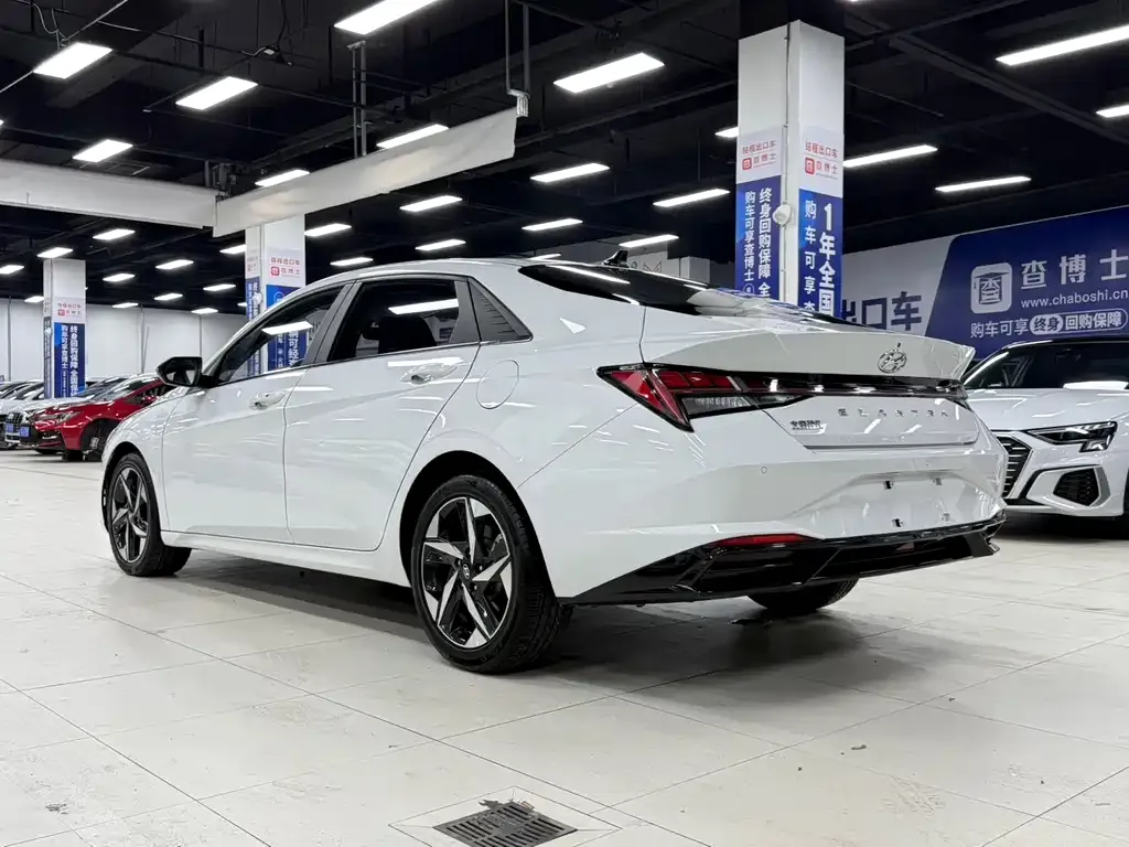 Hyundai Elantra — фото 5