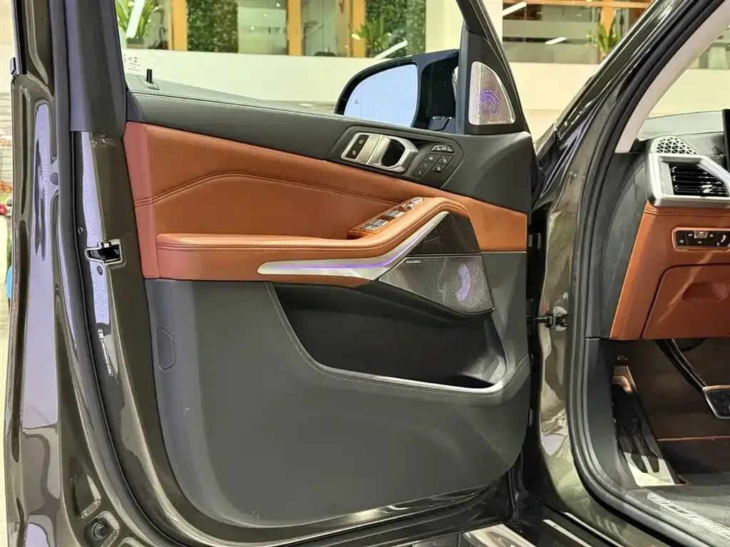 BMW X7 M60i 2023 из CN, фото 6