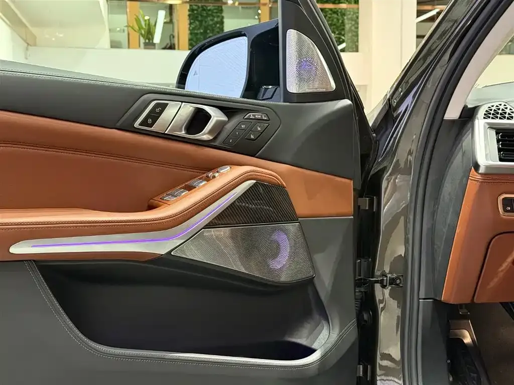BMW X7 M60i 2023 из CN, фото 2