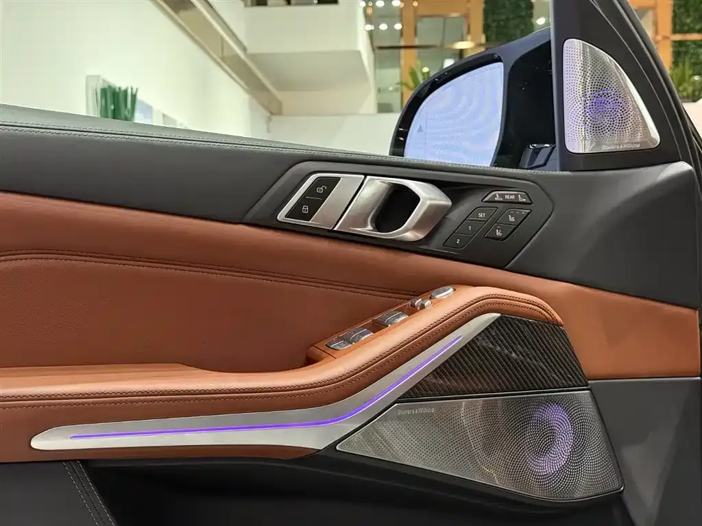 BMW X7 M60i 2023 из CN, фото 7
