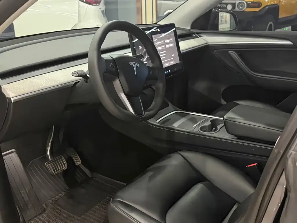 Tesla Model Y — фото 4