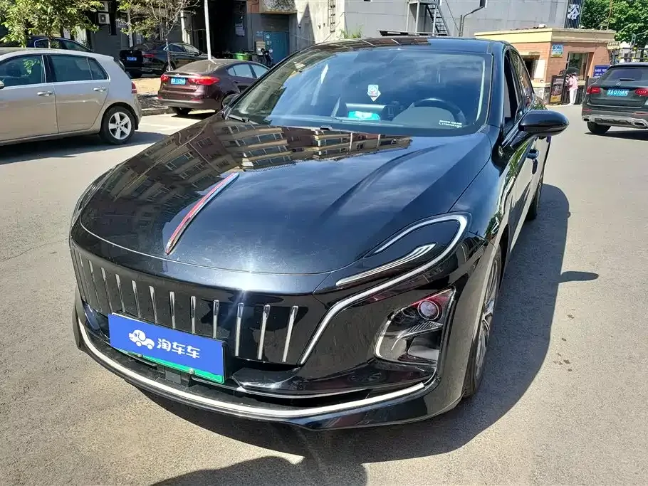 Hongqi E-QM5 — фото 1