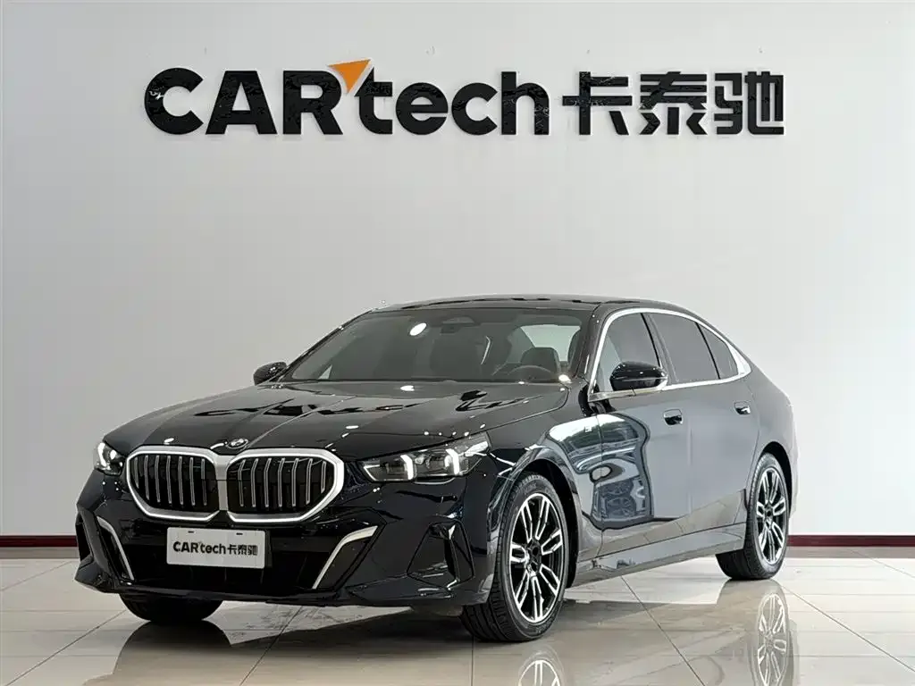 BMW 5 Series — фото 1