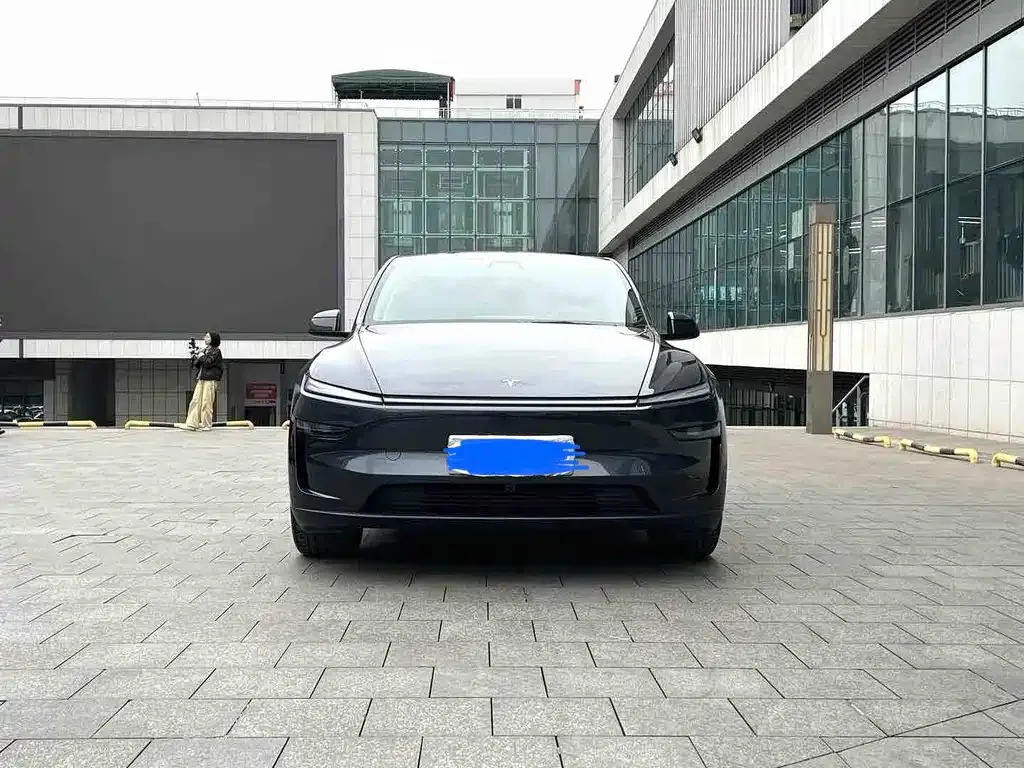 Tesla Model Y — фото 3