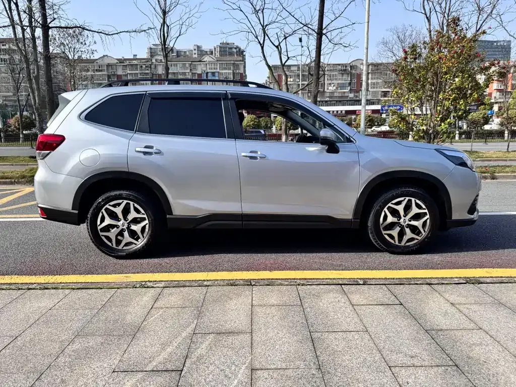 Subaru Forester — фото 10