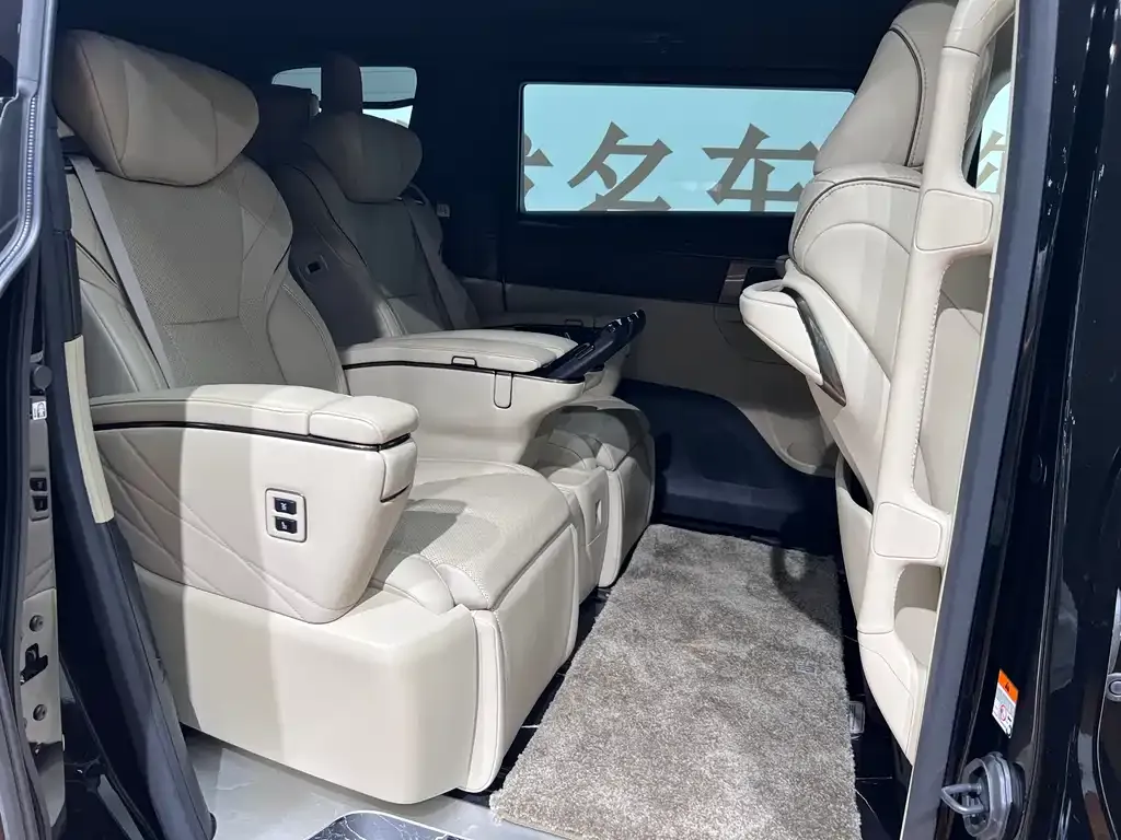 Toyota Vellfire — фото 4