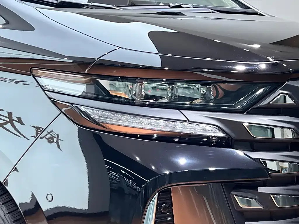Toyota Vellfire — фото 8