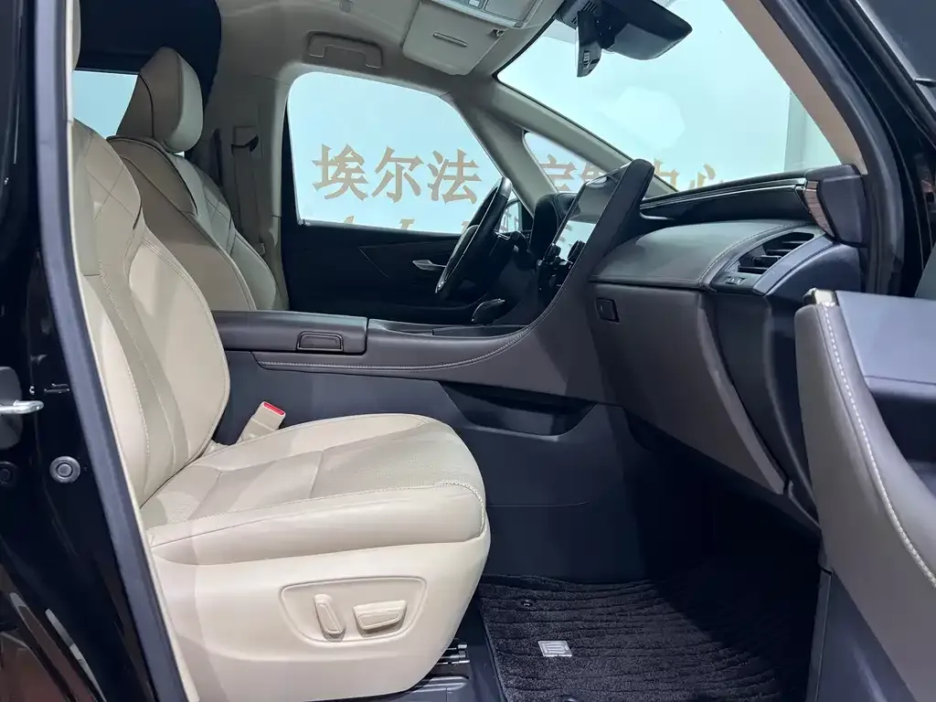 Toyota Vellfire — фото 9