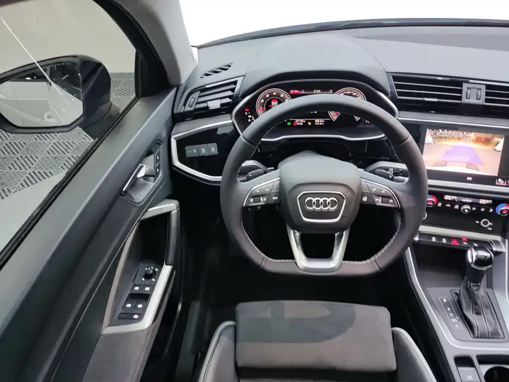 Audi Q3 — фото 10