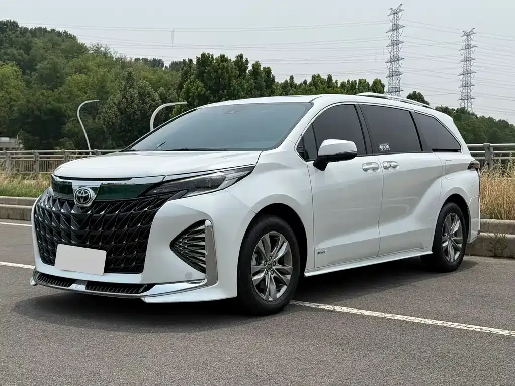 Toyota Sienna — фото 1