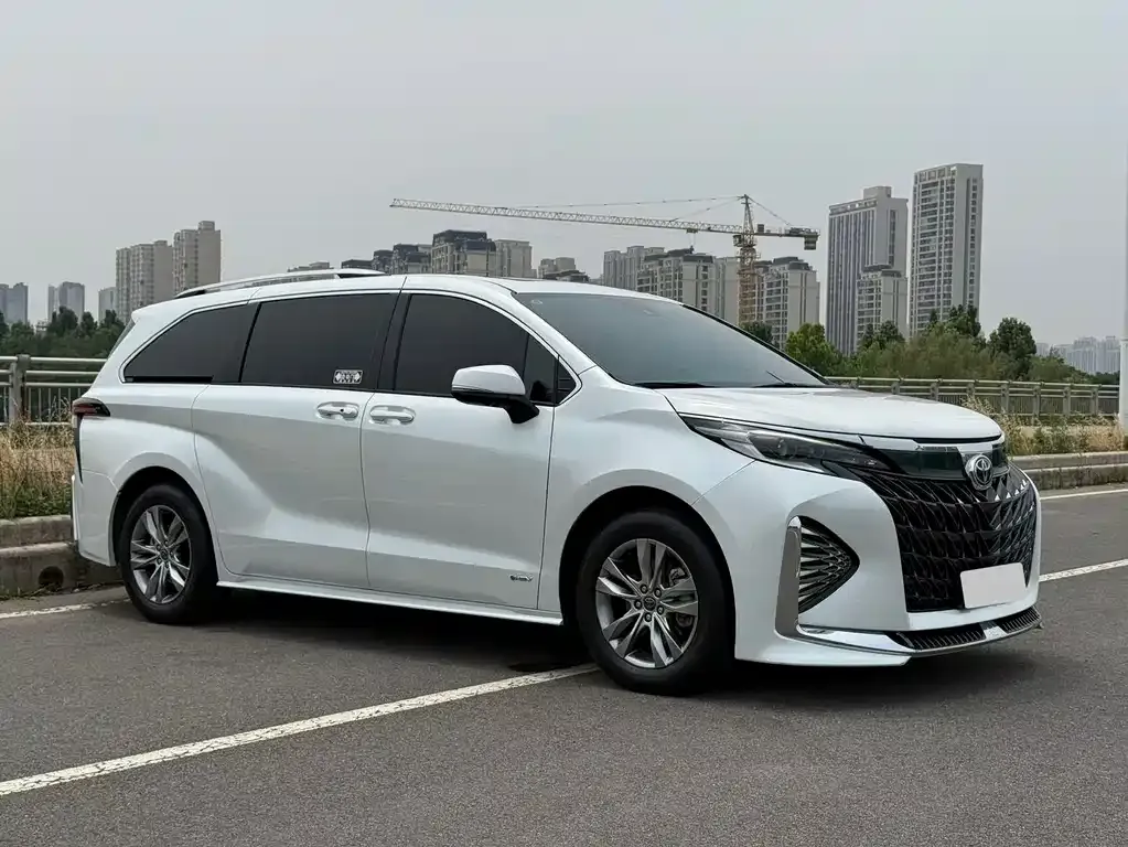 Toyota Sienna — фото 5