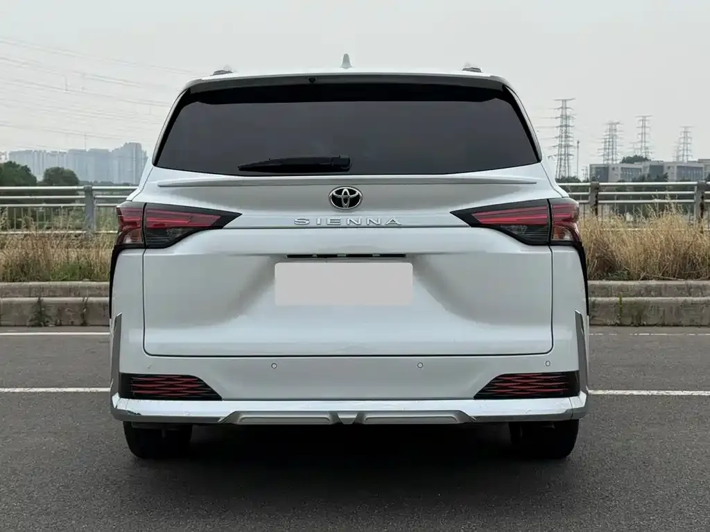 Toyota Sienna — фото 2