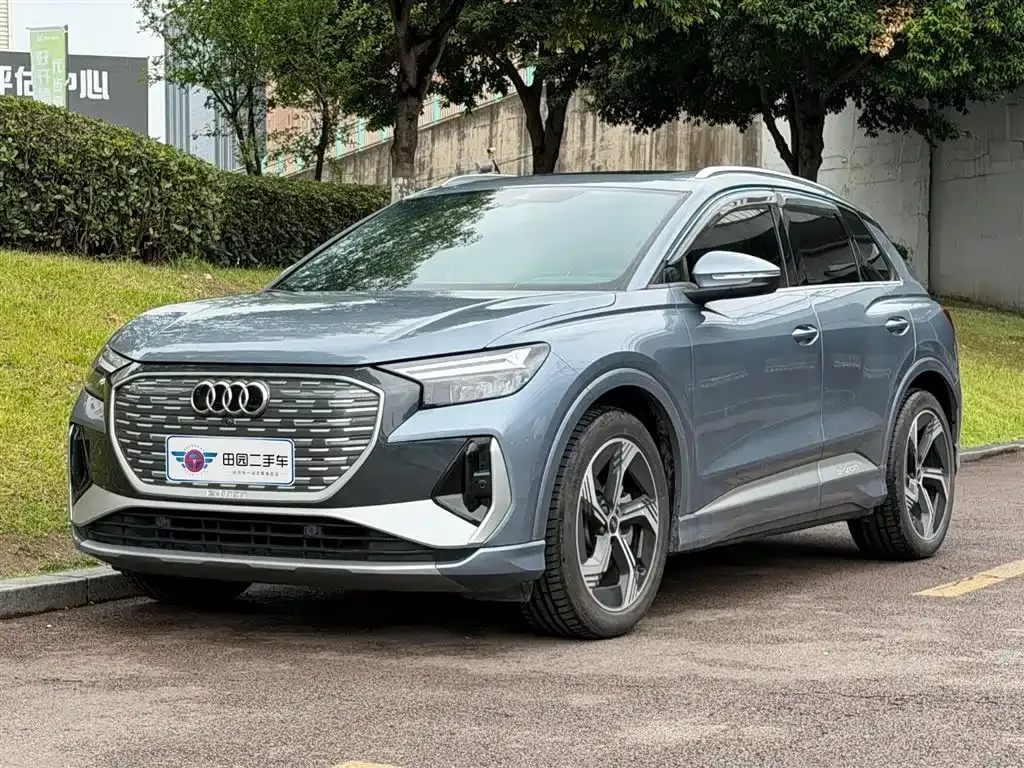 Audi Q4 e-tron — фото 1