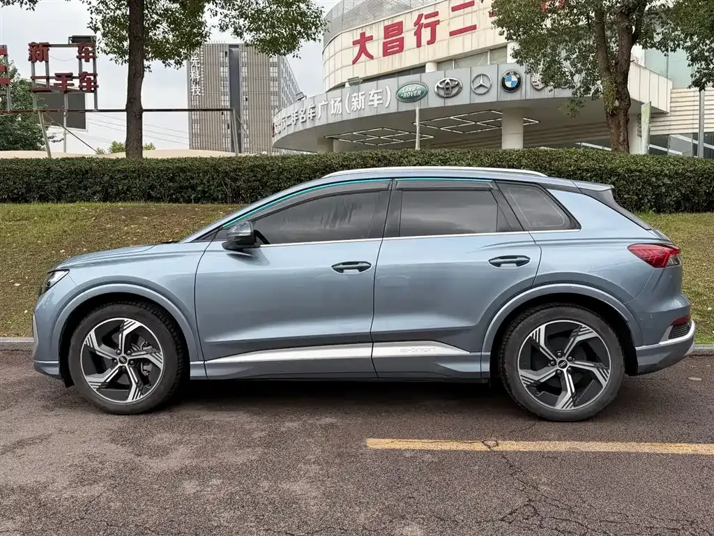 Audi Q4 e-tron — фото 10
