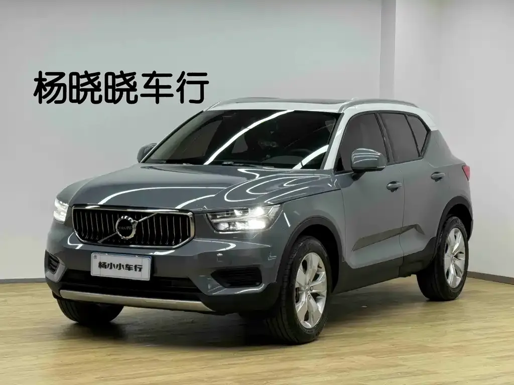 Volvo XC40 — фото 1
