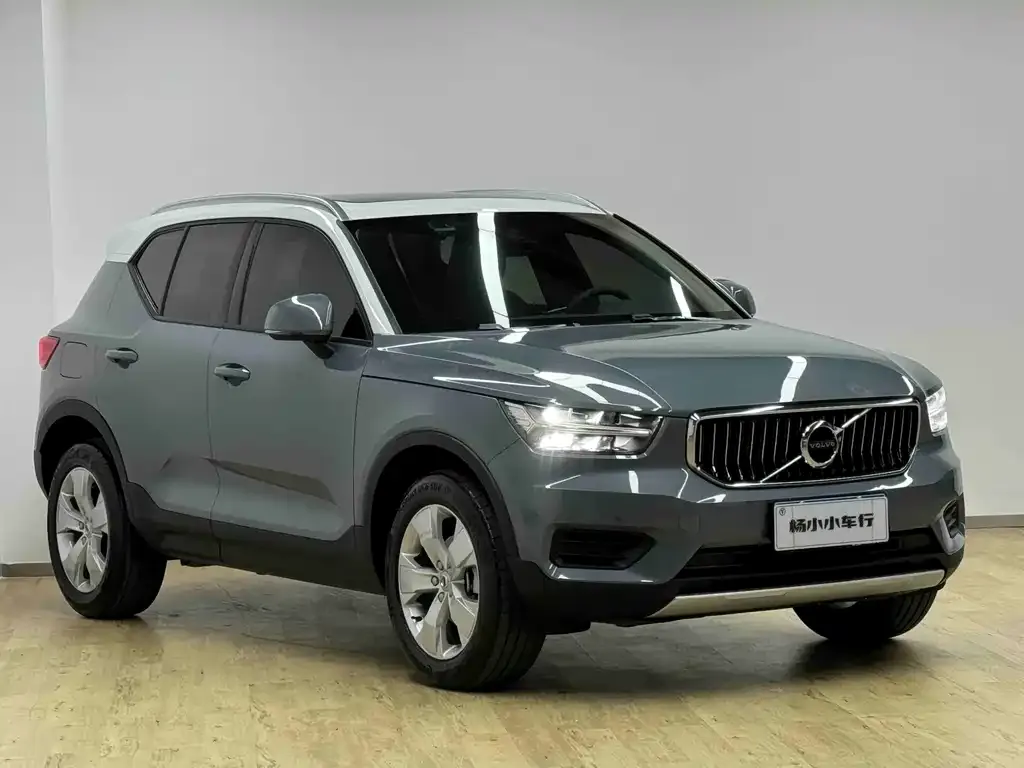 Volvo XC40 — фото 6