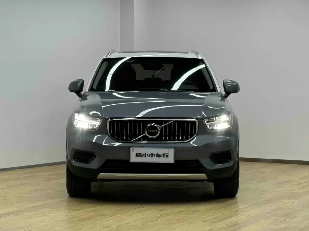 Volvo XC40 — фото 2