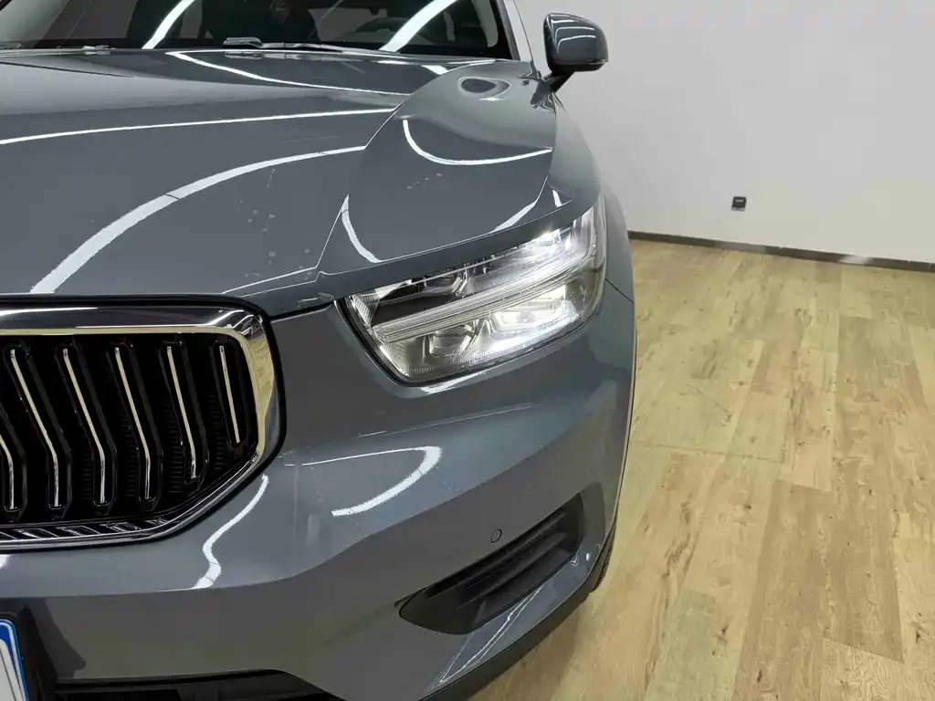 Volvo XC40 — фото 4