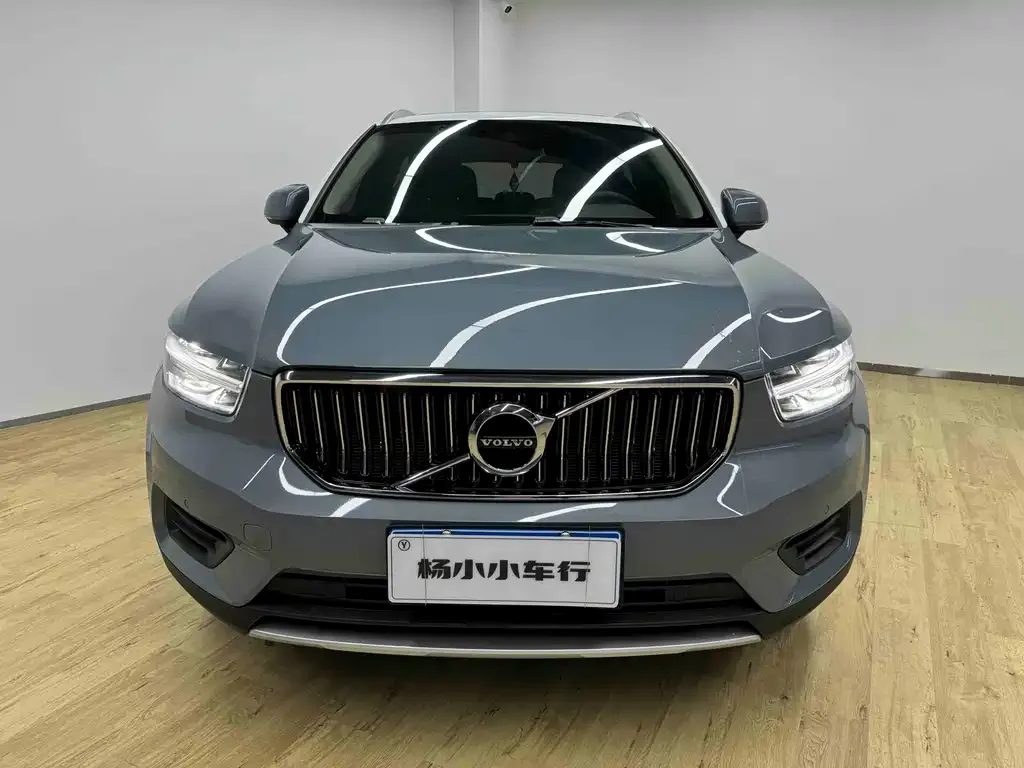 Volvo XC40 — фото 8