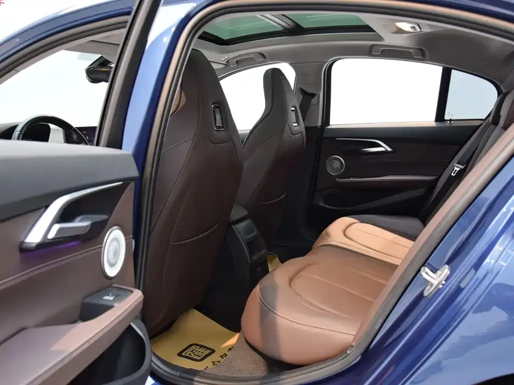 BMW 1 Series 2021 из CN, фото 8