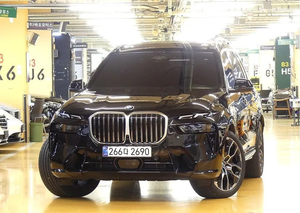 BMW X7 — фото 9