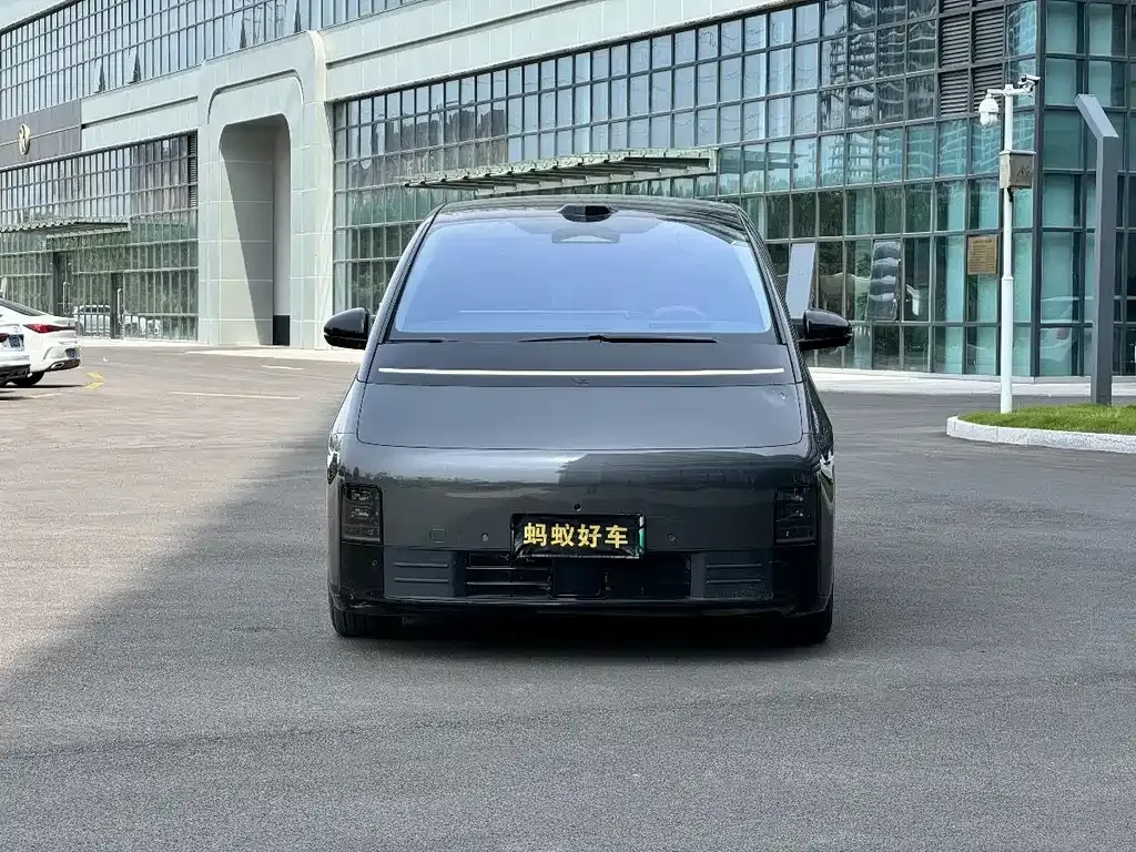 Li Auto MEGA — фото 7