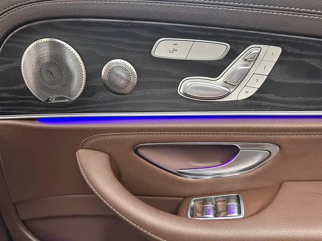Mercedes-Benz E-Class — фото 10