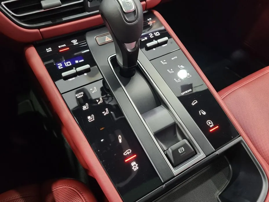 Porsche Macan 2023 из KR, фото 4