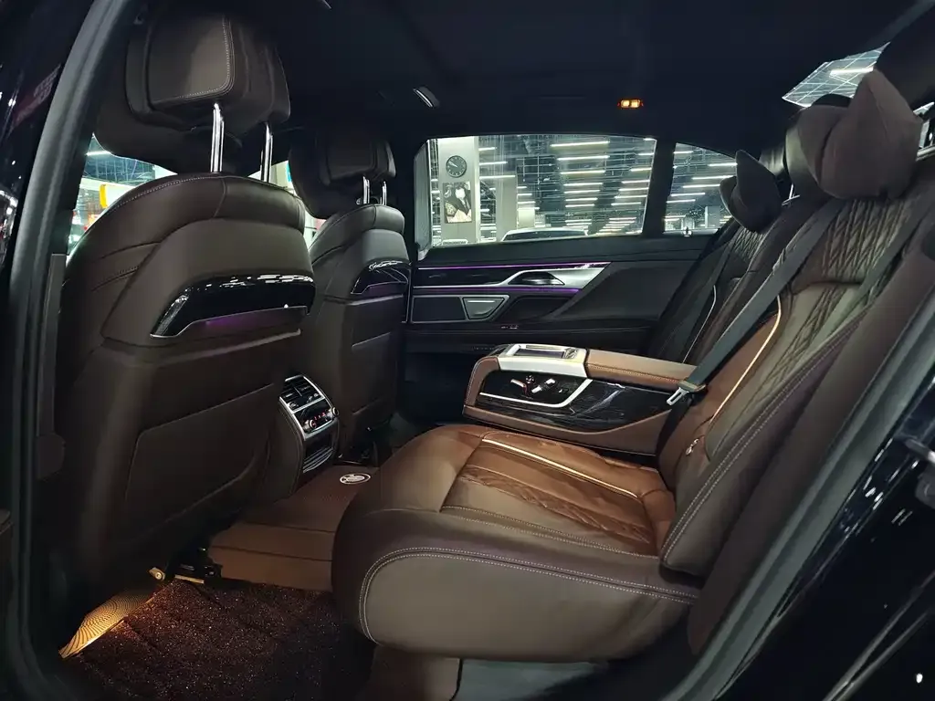 BMW 7 Series 2021 из CN, фото 4