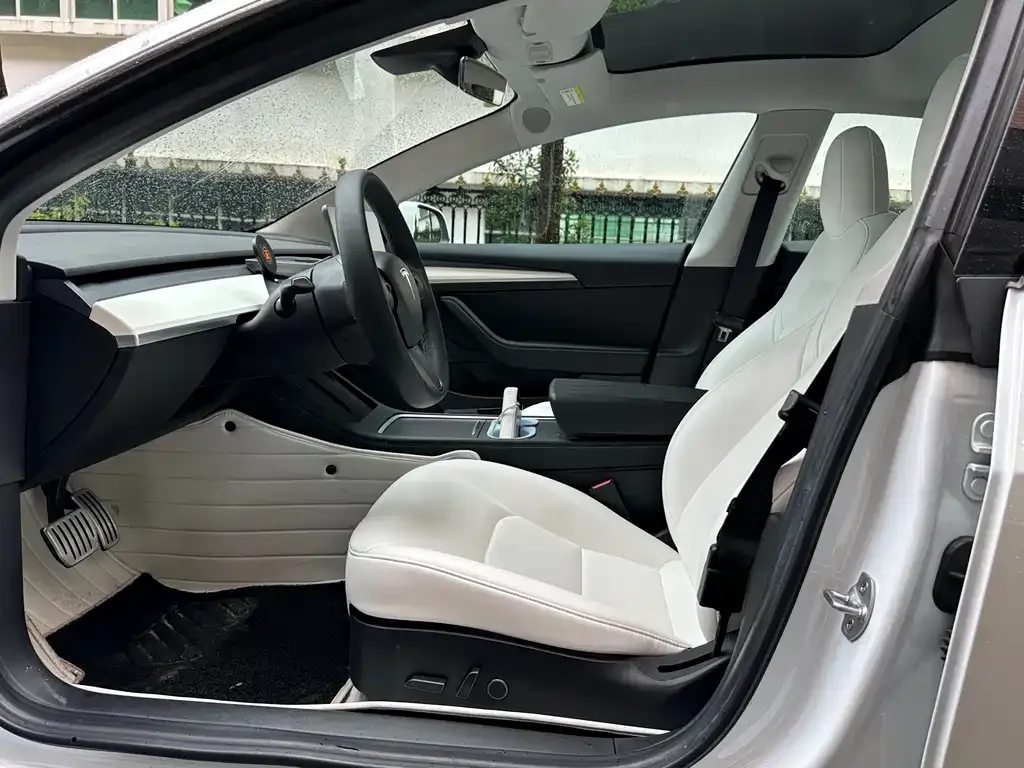 Tesla Model 3 — фото 2