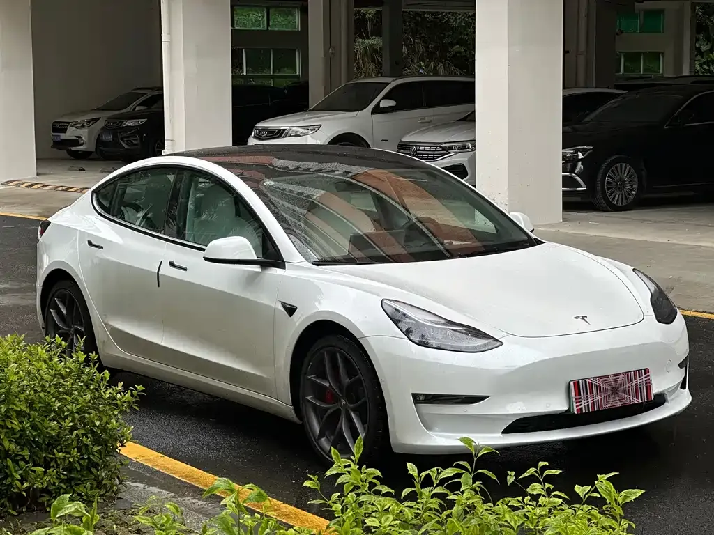 Tesla Model 3 — фото 5