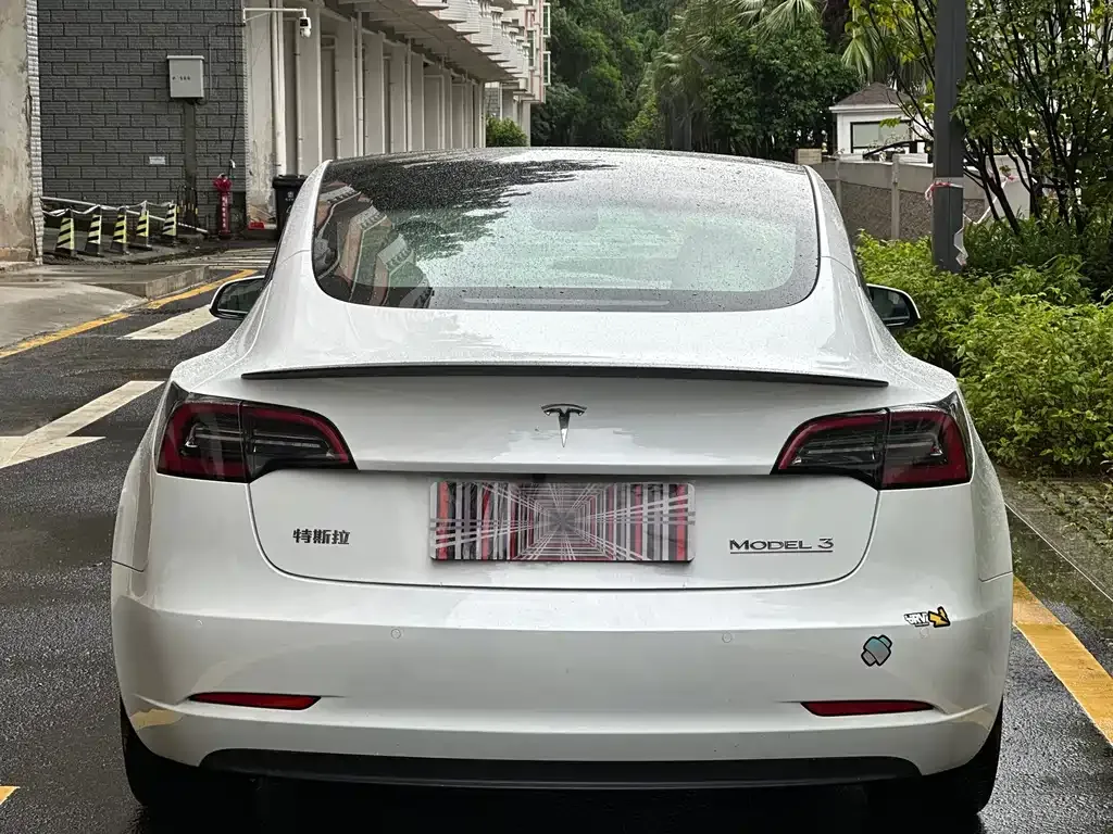 Tesla Model 3 — фото 10