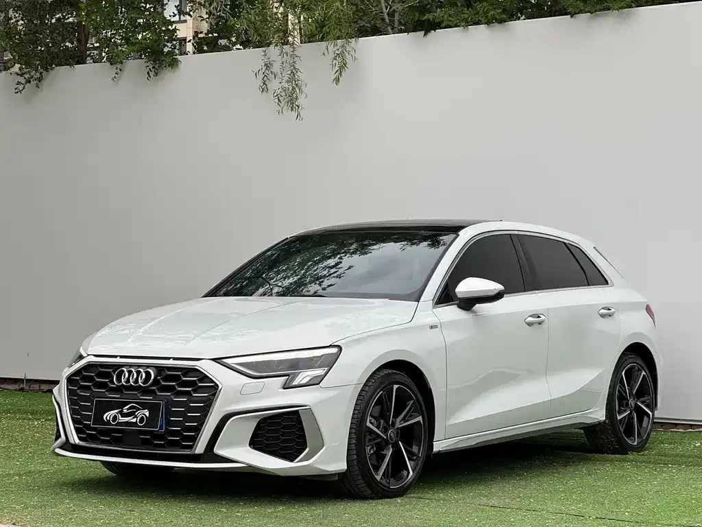 Audi A3 — фото 1