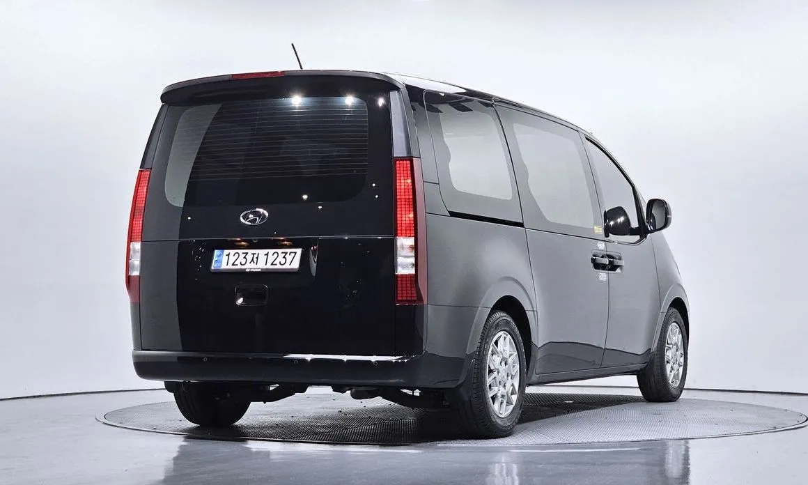Hyundai Staria 2023 из KR, фото 3