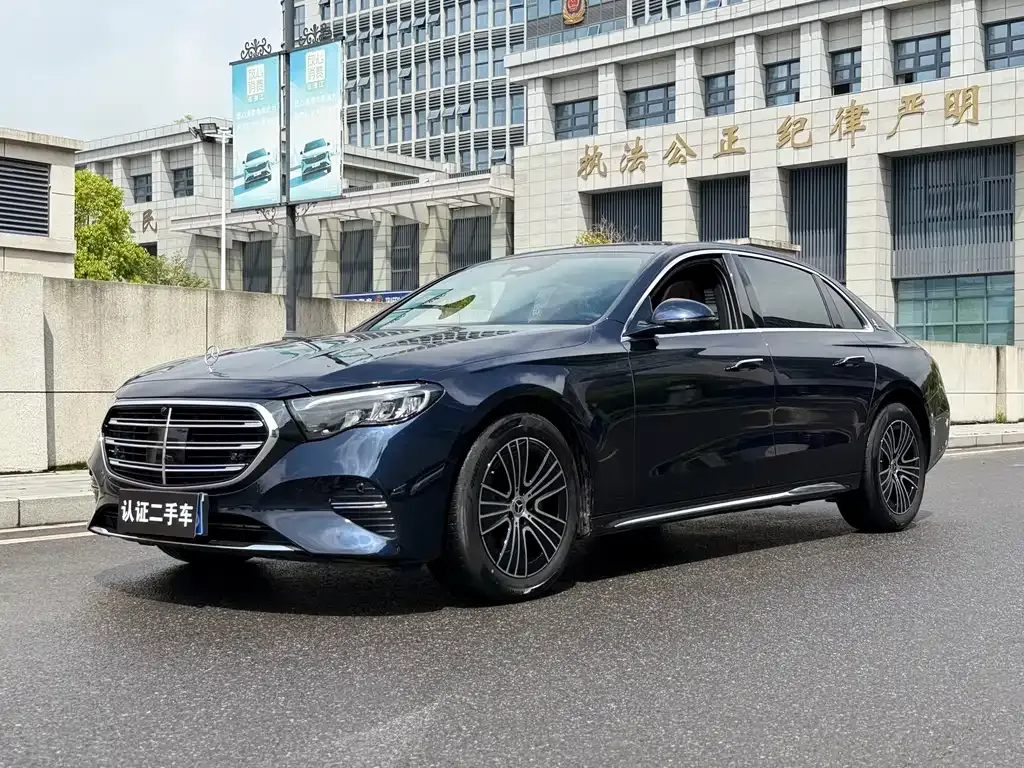 Mercedes-Benz E-Class — фото 1