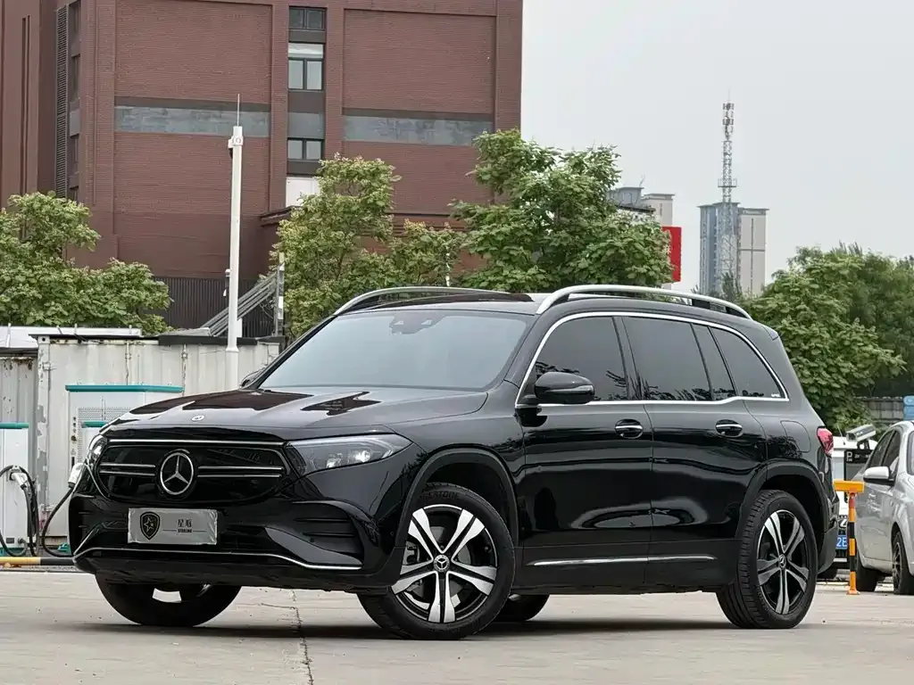 Mercedes-Benz EQB — фото 1
