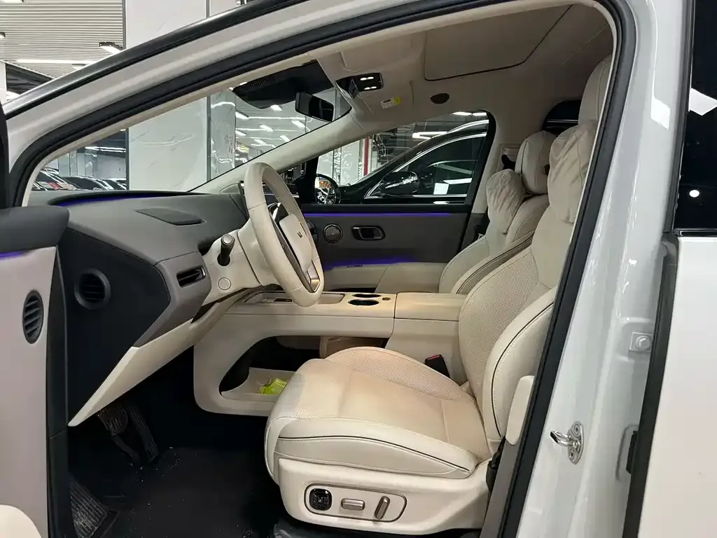 Li Auto i8 — фото 7
