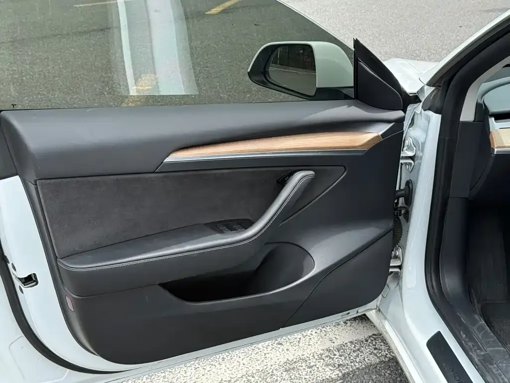 Tesla Model 3 — фото 4