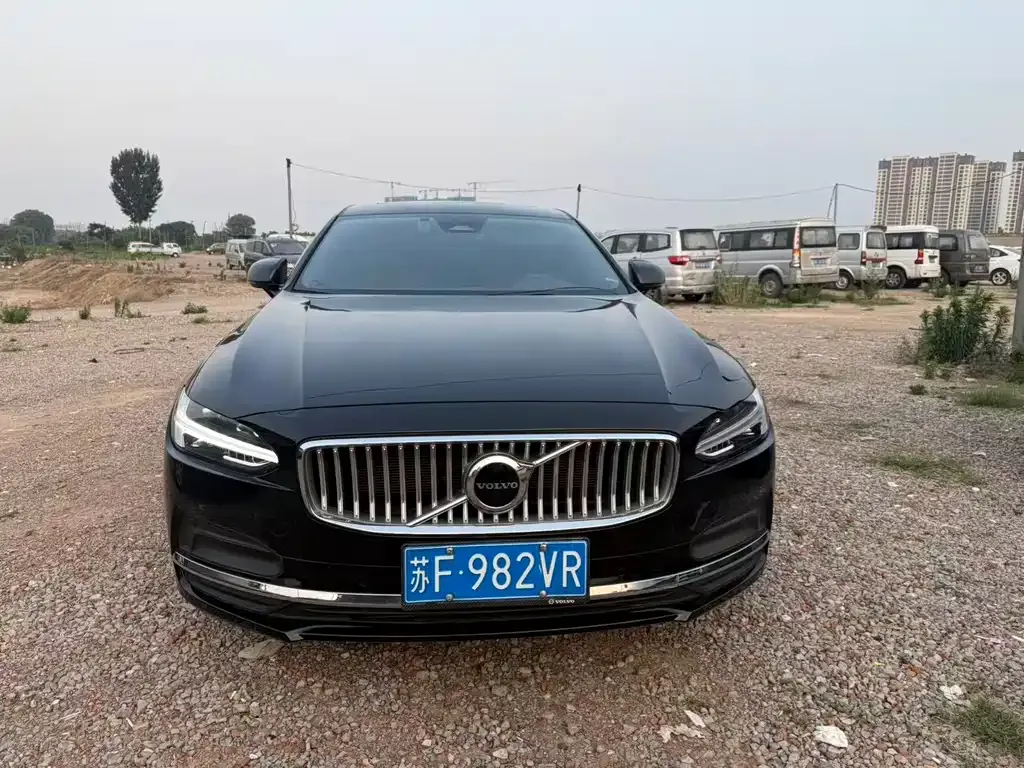 Volvo S90 — фото 1