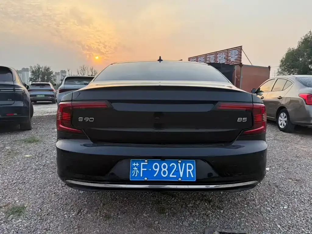 Volvo S90 — фото 4