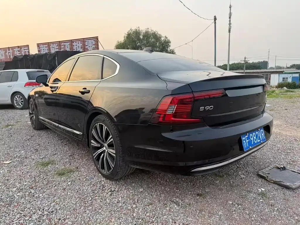Volvo S90 — фото 9