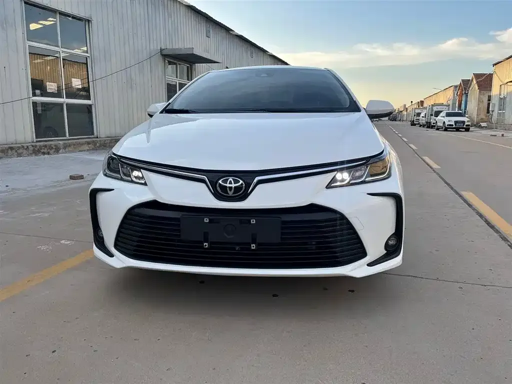Toyota Corolla — фото 1