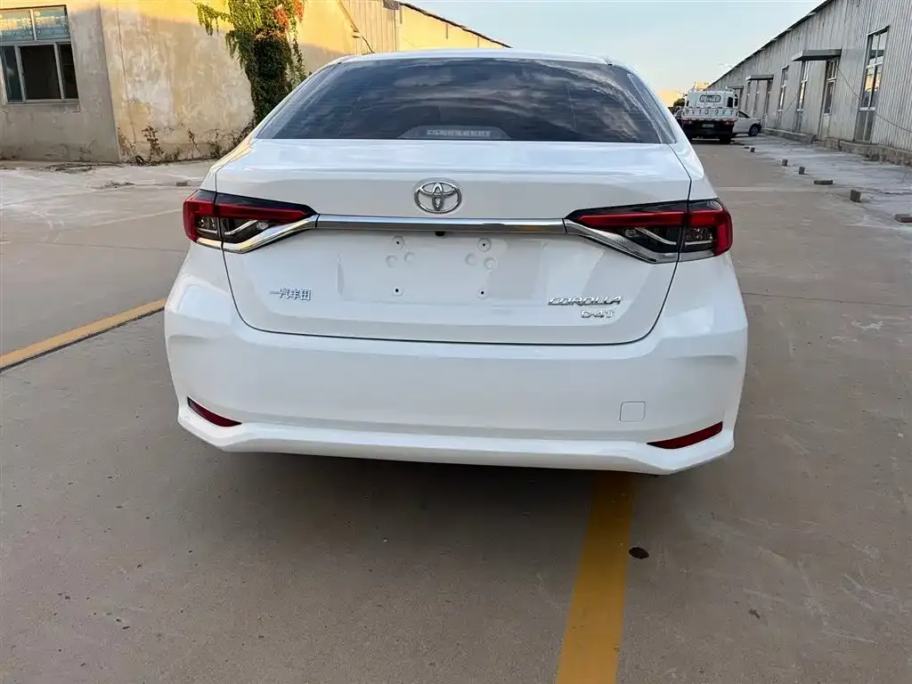 Toyota Corolla — фото 4