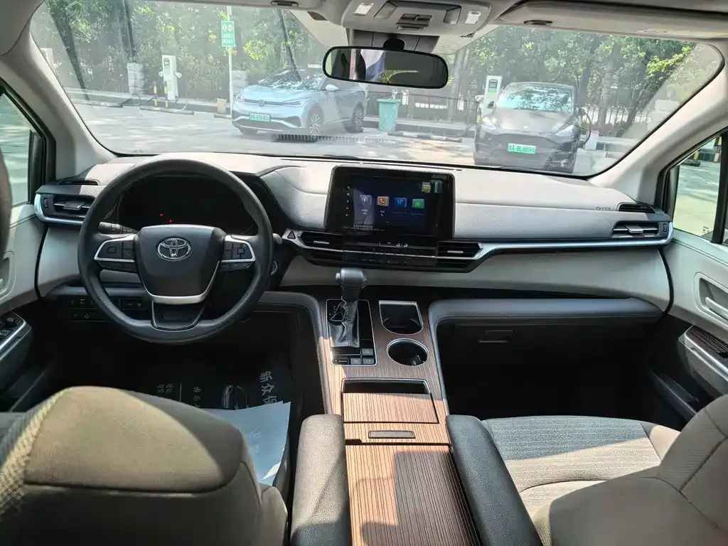 Toyota Sienna 2024 из CN, фото 8