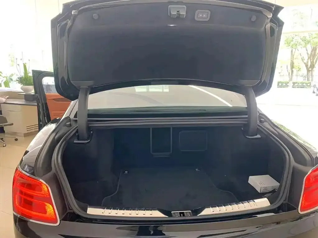 Bentley Flying Spur — фото 8
